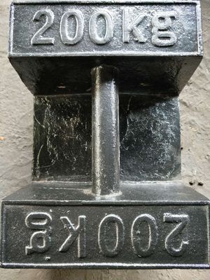 Berat uji kalibrasi besi tuang