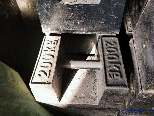 Berat uji kalibrasi besi tuang